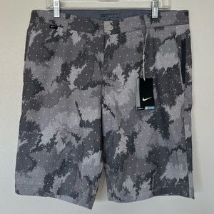 Nike Golf Men’s Gray Camo Modern Fit Flat Front Shorts 803043-043 size 34 waist